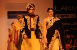 Model walk the ramp for Shyamal Bhumika show at Lakme Fashion Week Day 4 on 6th Aug 2012 (51).JPG