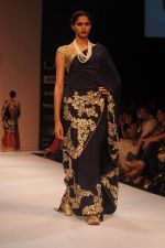 Model walk the ramp for Shyamal Bhumika show at Lakme Fashion Week Day 4 on 6th Aug 2012 (6).JPG