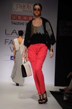 Model walk the ramp for talent box patola show at LFW 2012 Day 4 in Grand Hyatt on 6th Aug 2012 (29681131).JPG