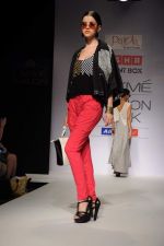 Model walk the ramp for talent box patola show at LFW 2012 Day 4 in Grand Hyatt on 6th Aug 2012 (29681132).JPG