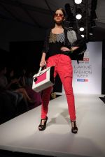 Model walk the ramp for talent box patola show at LFW 2012 Day 4 in Grand Hyatt on 6th Aug 2012 (29681133).JPG