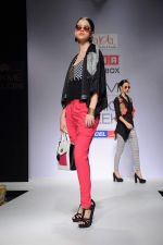 Model walk the ramp for talent box patola show at LFW 2012 Day 4 in Grand Hyatt on 6th Aug 2012 (29681136).JPG