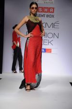 Model walk the ramp for talent box patola show at LFW 2012 Day 4 in Grand Hyatt on 6th Aug 2012 (29681157).JPG