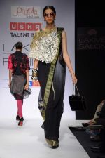 Model walk the ramp for talent box patola show at LFW 2012 Day 4 in Grand Hyatt on 6th Aug 2012 (29681167).JPG