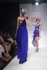 Model walk the ramp for talent box ritika karishma shahani show at Lakme Fashion Week Day 4 on 6th Aug 2012 (100).JPG