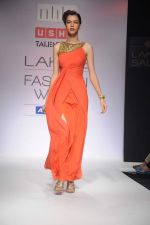 Model walk the ramp for talent box ritika karishma shahani show at Lakme Fashion Week Day 4 on 6th Aug 2012 (114).JPG