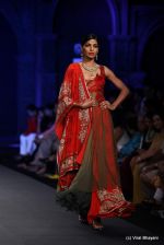 Model walk the ramp fo Varun Bahl Show at PCJ Delhi Couture Week day 1 on 8th Aug 2012 (232).JPG