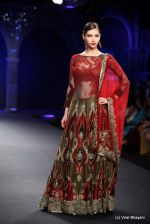 Model walk the ramp fo Varun Bahl Show at PCJ Delhi Couture Week day 1 on 8th Aug 2012 (235).JPG
