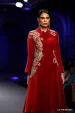 Model walk the ramp fo Varun Bahl Show at PCJ Delhi Couture Week day 1 on 8th Aug 2012 (242).JPG
