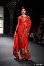 Model walk the ramp fo Varun Bahl Show at PCJ Delhi Couture Week day 1 on 8th Aug 2012 (246).JPG