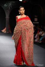 Model walk the ramp fo Varun Bahl Show at PCJ Delhi Couture Week day 1 on 8th Aug 2012 (254).JPG