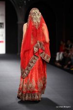 Model walk the ramp fo Varun Bahl Show at PCJ Delhi Couture Week day 1 on 8th Aug 2012 (259).JPG
