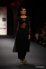 Model walk the ramp fo Varun Bahl Show at PCJ Delhi Couture Week day 1 on 8th Aug 2012 (260).JPG