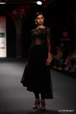 Model walk the ramp fo Varun Bahl Show at PCJ Delhi Couture Week day 1 on 8th Aug 2012 (262).JPG