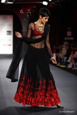 Model walk the ramp fo Varun Bahl Show at PCJ Delhi Couture Week day 1 on 8th Aug 2012 (272).JPG