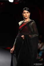 Model walk the ramp fo Varun Bahl Show at PCJ Delhi Couture Week day 1 on 8th Aug 2012 (276).JPG