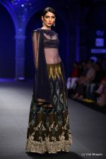 Model walk the ramp fo Varun Bahl Show at PCJ Delhi Couture Week day 1 on 8th Aug 2012 (291).JPG