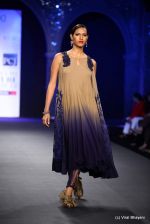 Model walk the ramp fo Varun Bahl Show at PCJ Delhi Couture Week day 1 on 8th Aug 2012 (294).JPG