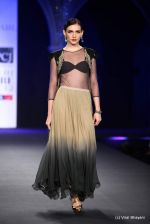 Model walk the ramp fo Varun Bahl Show at PCJ Delhi Couture Week day 1 on 8th Aug 2012 (295).JPG