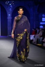 Model walk the ramp fo Varun Bahl Show at PCJ Delhi Couture Week day 1 on 8th Aug 2012 (303).JPG