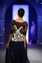 Model walk the ramp fo Varun Bahl Show at PCJ Delhi Couture Week day 1 on 8th Aug 2012 (309).JPG