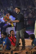 Akshay Kumar at Dahi Handi events in Mumbai on 10th Aug 2012 (145).JPG