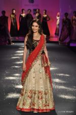 Madhuri Dixit walk the ramp for Anju Modi show at PCJ Delhi Couture Week Day 3 on 10th Aug 2012 (119).JPG