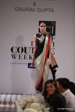 Model walk the ramp for Anamika Khanna show at PCJ Delhi Couture Week on 9th Aug 2012 (265).JPG