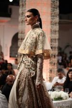 Model walk the ramp for Anamika Khanna show at PCJ Delhi Couture Week on 9th Aug 2012 (286).JPG