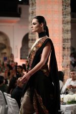 Model walk the ramp for Anamika Khanna show at PCJ Delhi Couture Week on 9th Aug 2012 (288).JPG