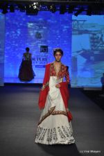 Model walk the ramp for Anju Modi show at PCJ Delhi Couture Week Day 3 on 10th Aug 2012 200 (42).JPG