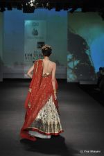 Model walk the ramp for Anju Modi show at PCJ Delhi Couture Week Day 3 on 10th Aug 2012 200 (61).JPG