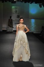 Model walk the ramp for Anju Modi show at PCJ Delhi Couture Week Day 3 on 10th Aug 2012 200 (73).JPG