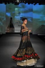 Model walk the ramp for Anju Modi show at PCJ Delhi Couture Week Day 3 on 10th Aug 2012 200 (86).JPG