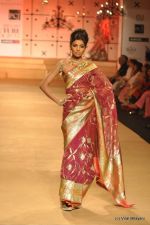 Model walk the ramp for Ashima Leena show at PCJ Delhi Couture Week on 9th Aug 2012 (104).JPG