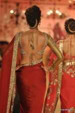 Model walk the ramp for Ashima Leena show at PCJ Delhi Couture Week on 9th Aug 2012 (143).JPG