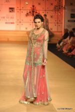 Model walk the ramp for Ashima Leena show at PCJ Delhi Couture Week on 9th Aug 2012 (98).JPG