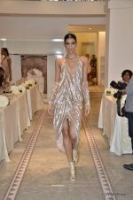 Model walk the ramp for Gaurav Gupta show at PCJ Delhi Couture Week on 9th Aug 2012 (101).JPG