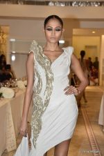 Model walk the ramp for Gaurav Gupta show at PCJ Delhi Couture Week on 9th Aug 2012 (106).JPG
