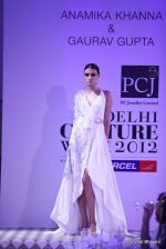 Model walk the ramp for Gaurav Gupta show at PCJ Delhi Couture Week on 9th Aug 2012 (116).JPG