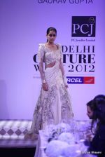 Model walk the ramp for Gaurav Gupta show at PCJ Delhi Couture Week on 9th Aug 2012 (119).JPG