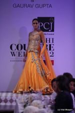Model walk the ramp for Gaurav Gupta show at PCJ Delhi Couture Week on 9th Aug 2012 (146).JPG