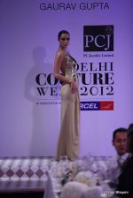 Model walk the ramp for Gaurav Gupta show at PCJ Delhi Couture Week on 9th Aug 2012 (154).JPG