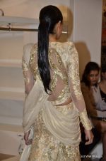 Model walk the ramp for Gaurav Gupta show at PCJ Delhi Couture Week on 9th Aug 2012 (28).JPG