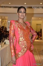 Model walk the ramp for Gaurav Gupta show at PCJ Delhi Couture Week on 9th Aug 2012 (44).JPG