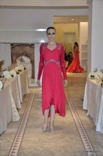 Model walk the ramp for Gaurav Gupta show at PCJ Delhi Couture Week on 9th Aug 2012 (47).JPG