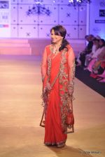 Sharmila Tagore walk the ramp for Ashima Leena show at PCJ Delhi Couture Week on 9th Aug 2012 (85).JPG