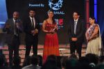 Kareena Kapoor at Credai_s real Estate Awards in Grand Hyatt on 10th Aug 2012 (416).JPG