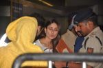 Kareena Kapoor snapped at the airport in Mumbai on 12th Aug 2012 (2).JPG
