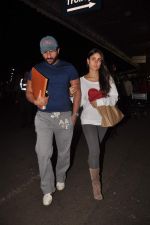 Saif Ali Khan,Kareena Kapoor snapped at the airport in Mumbai on 12th Aug 2012 (20).JPG
